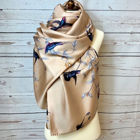 NWT DOLCE & GABBANA Silk Beige Bird Scarf Wrap - Picture 3 of 8